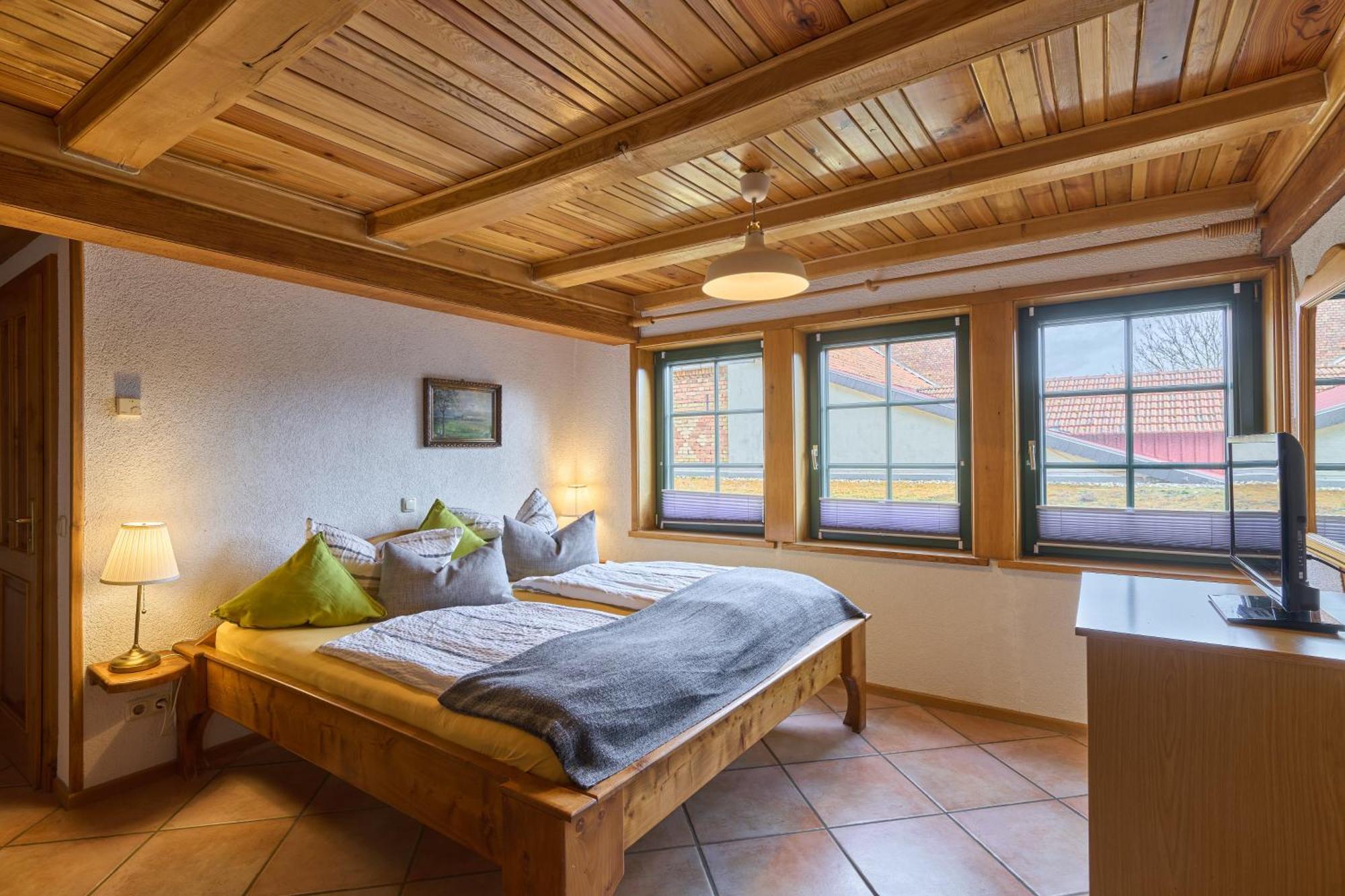 Landhotel Brauner Hirsch Kammerforst الغرفة الصورة